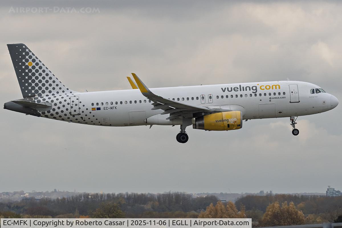 EC-MFK, 2015 Airbus A320-232 C/N 6535, London Heathrow Airport