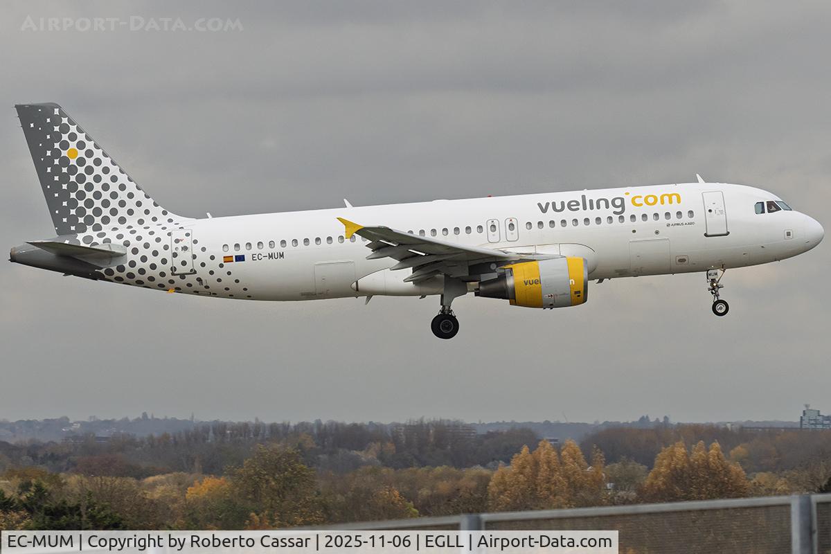 EC-MUM, 2009 Airbus A320-214 C/N 4101, London Heathrow Airport