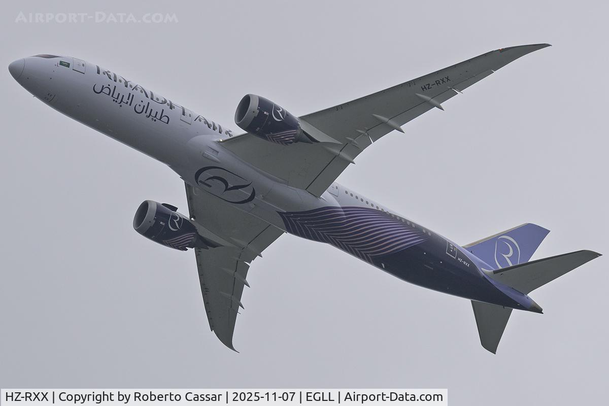 HZ-RXX, 2017 Boeing 787-9 Dreamliner Dreamliner C/N 38892, London Heathrow Airport