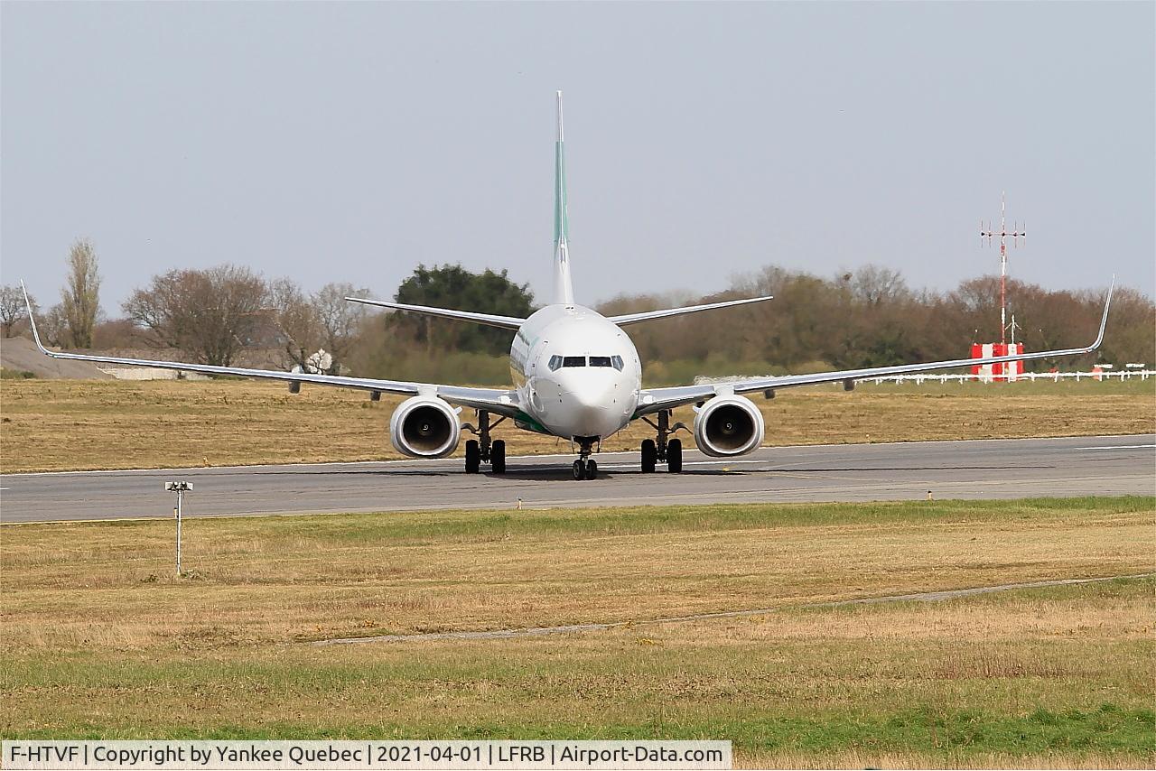 F-HTVF, 2017 Boeing 737-8K2 C/N 62160, Taxiing to boarding area, Brest-Bretagne airport (LFRB-BES)