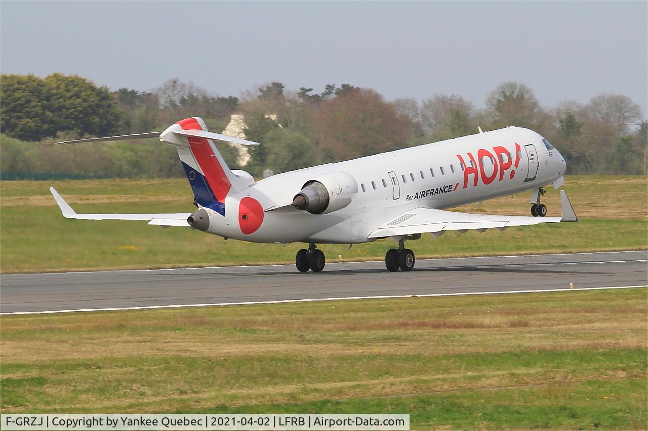 F-GRZJ, Canadair CRJ-702 (CL-600-2C10) Regional Jet C/N 10096, Take off rwy 07R, Brest-Bretagne airport (LFRB-BES)