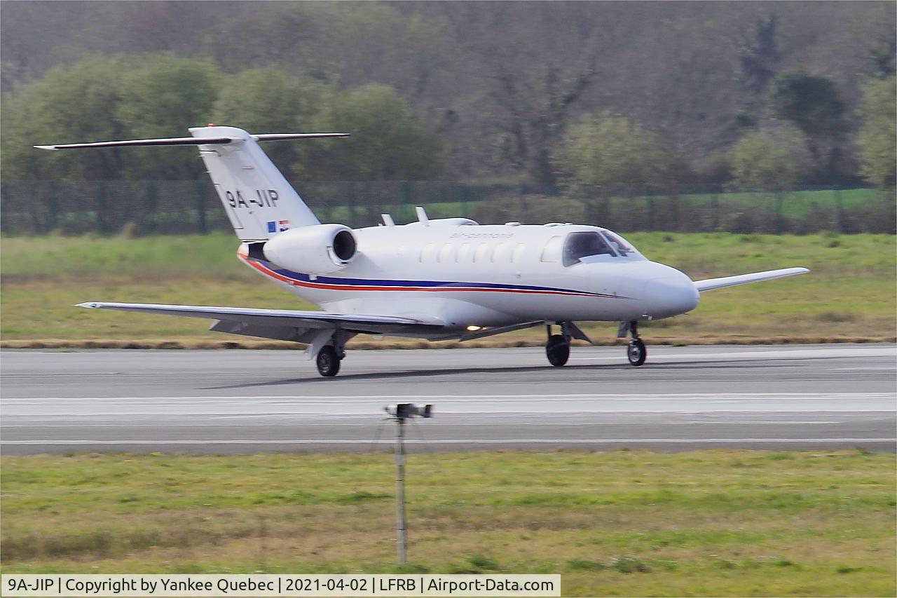 9A-JIP, 2004 Cessna 525A CitationJet CJ2 C/N 525A-0209, Landing rwy 07R, Brest-Bretagne airport (LFRB-BES)
