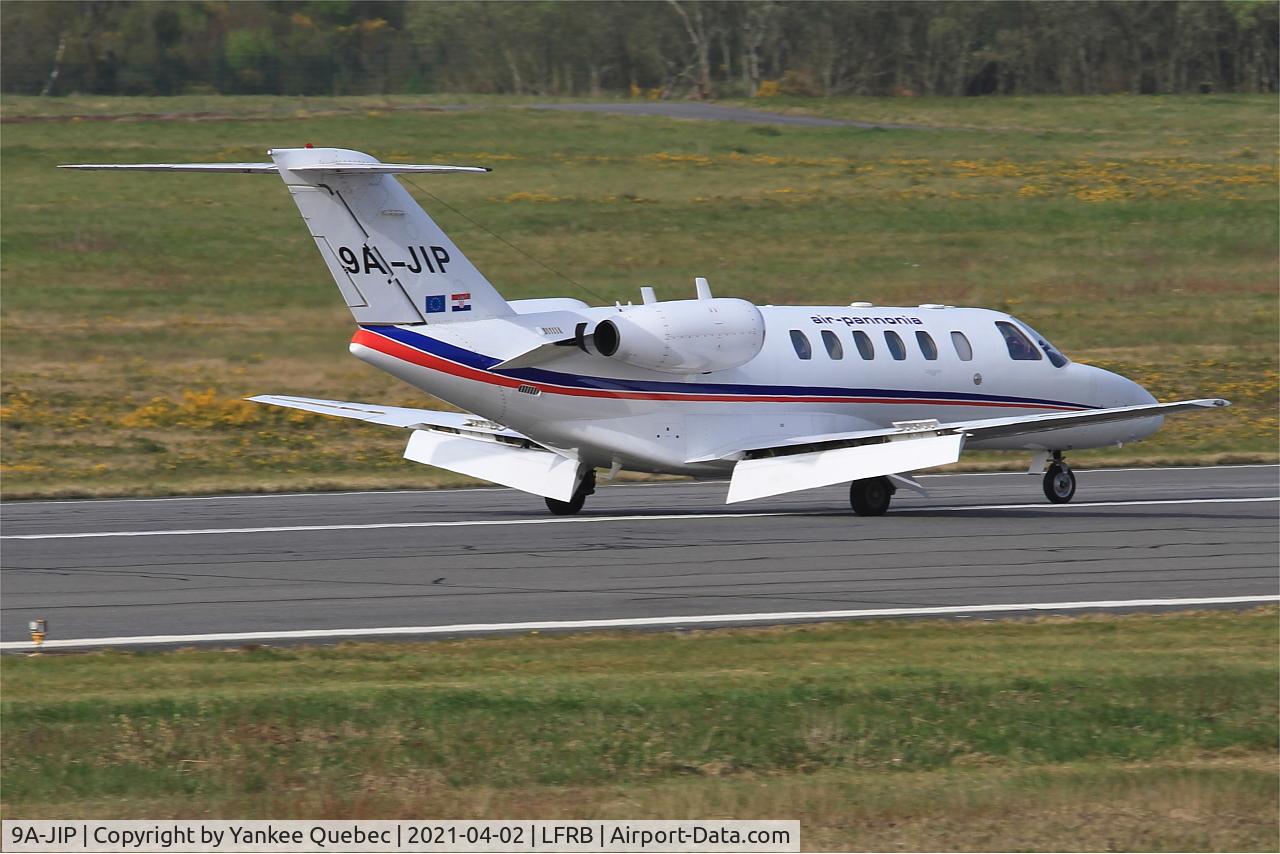 9A-JIP, 2004 Cessna 525A CitationJet CJ2 C/N 525A-0209, Landing rwy 07R, Brest-Bretagne airport (LFRB-BES)
