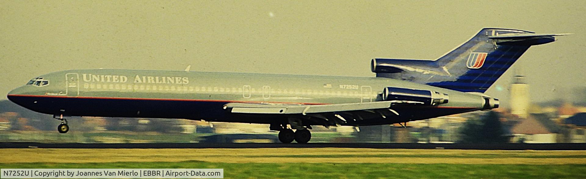 N7252U, 1977 Boeing 727-222 C/N 21399, ex-slide