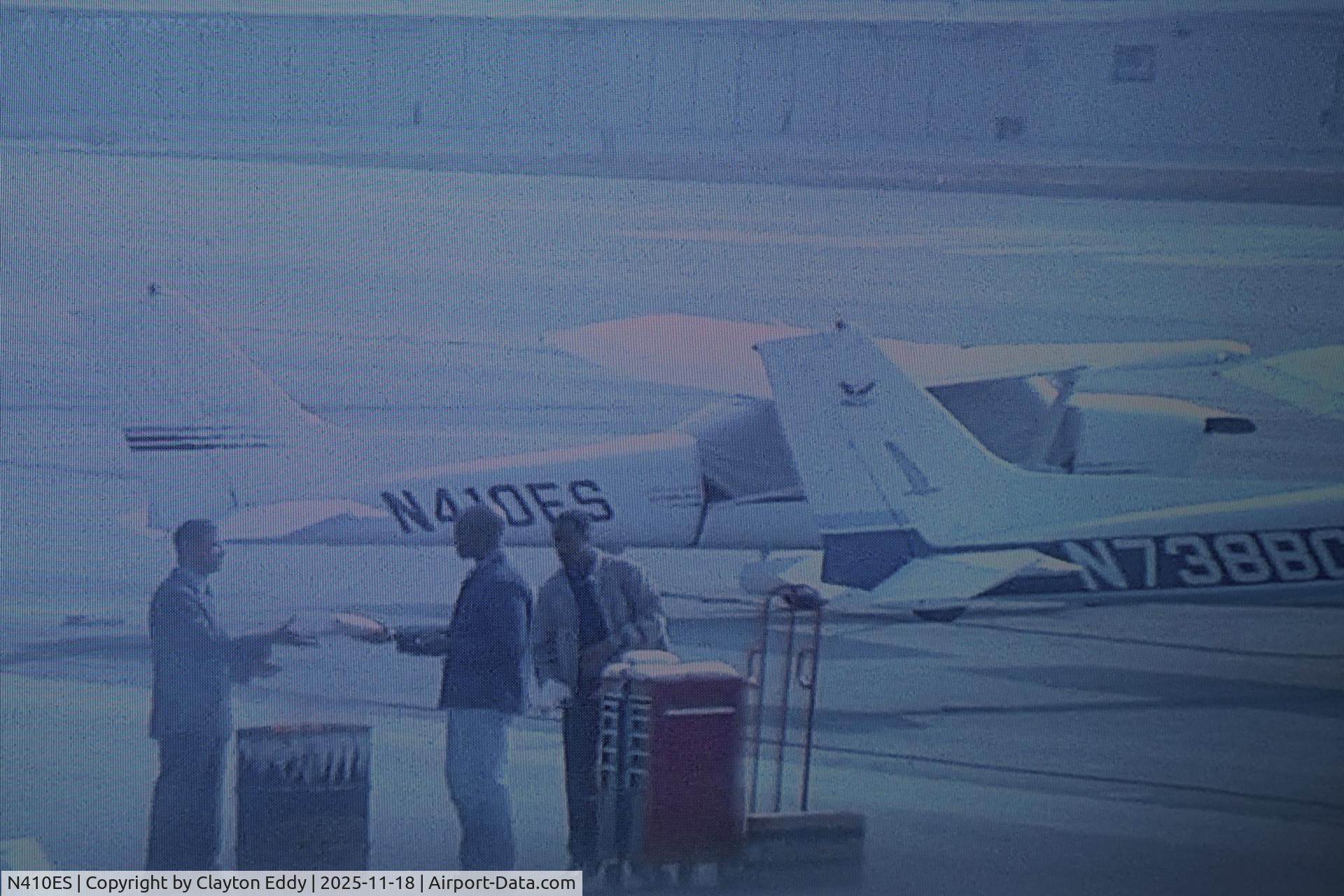 N410ES, 1997 Cessna 172R Skyhawk C/N 17280221, Not my pic. 'The Limey' 1999 movie.