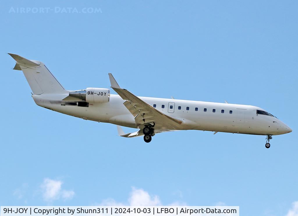 9H-JOY, 2002 Bombardier CRJ-200ER (CL-600-2B19) C/N 7644, Landing rwy 32L