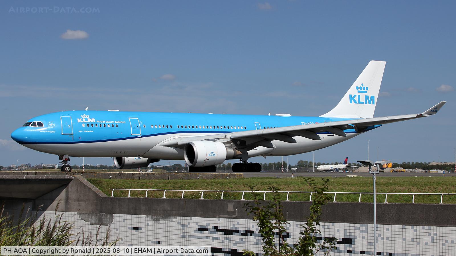 PH-AOA, 2005 Airbus A330-203 C/N 682, at spl