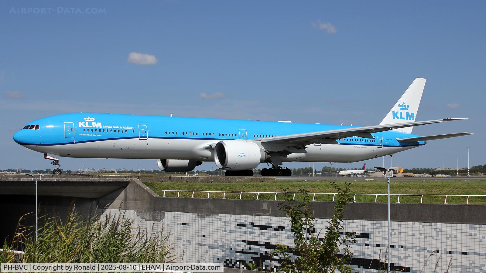 PH-BVC, 2009 Boeing 777-306/ER C/N 37582, at spl
