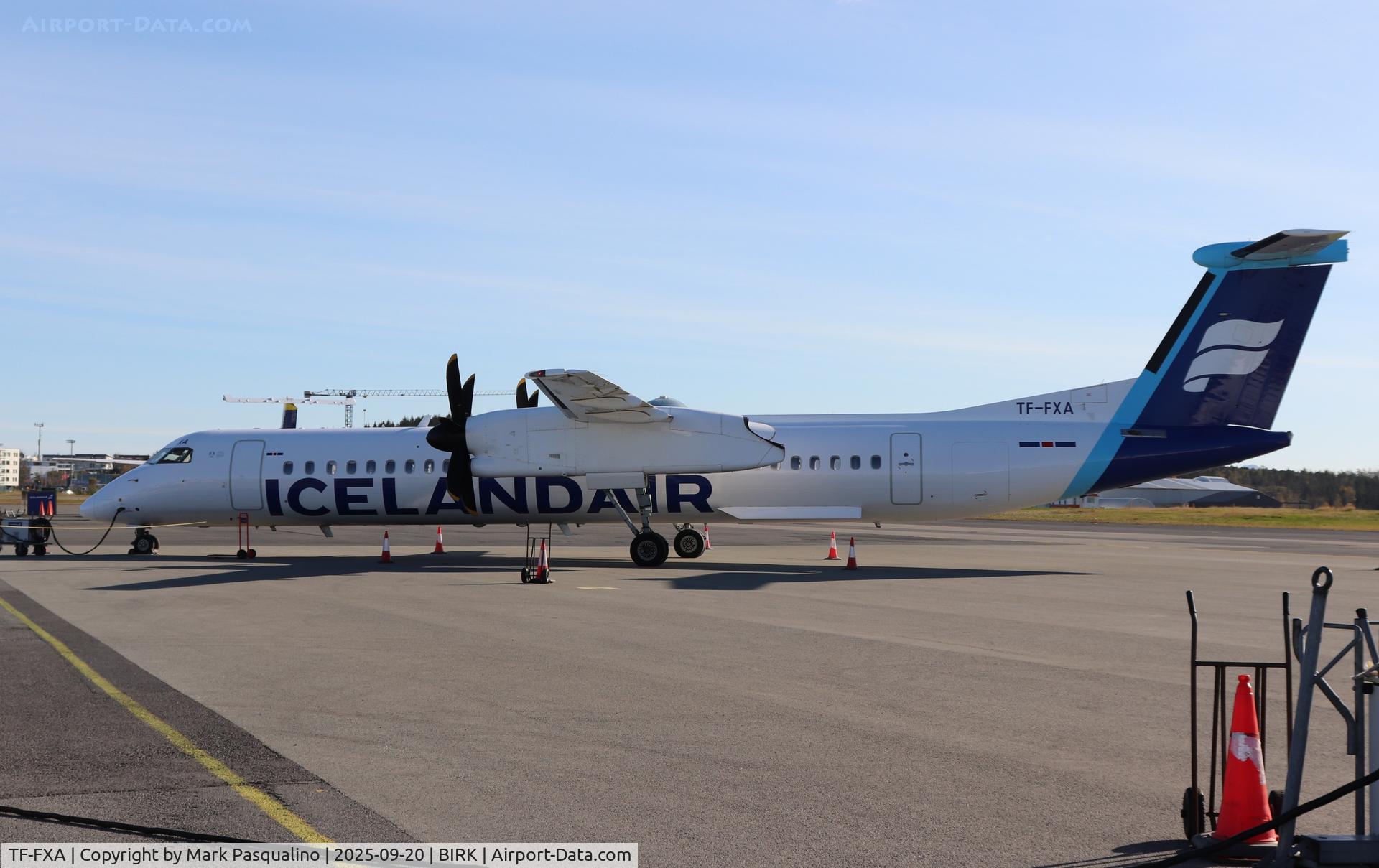 TF-FXA, 2001 Bombardier DHC-8-402 Q400 Dash 8 C/N 4022, DHC-8-402