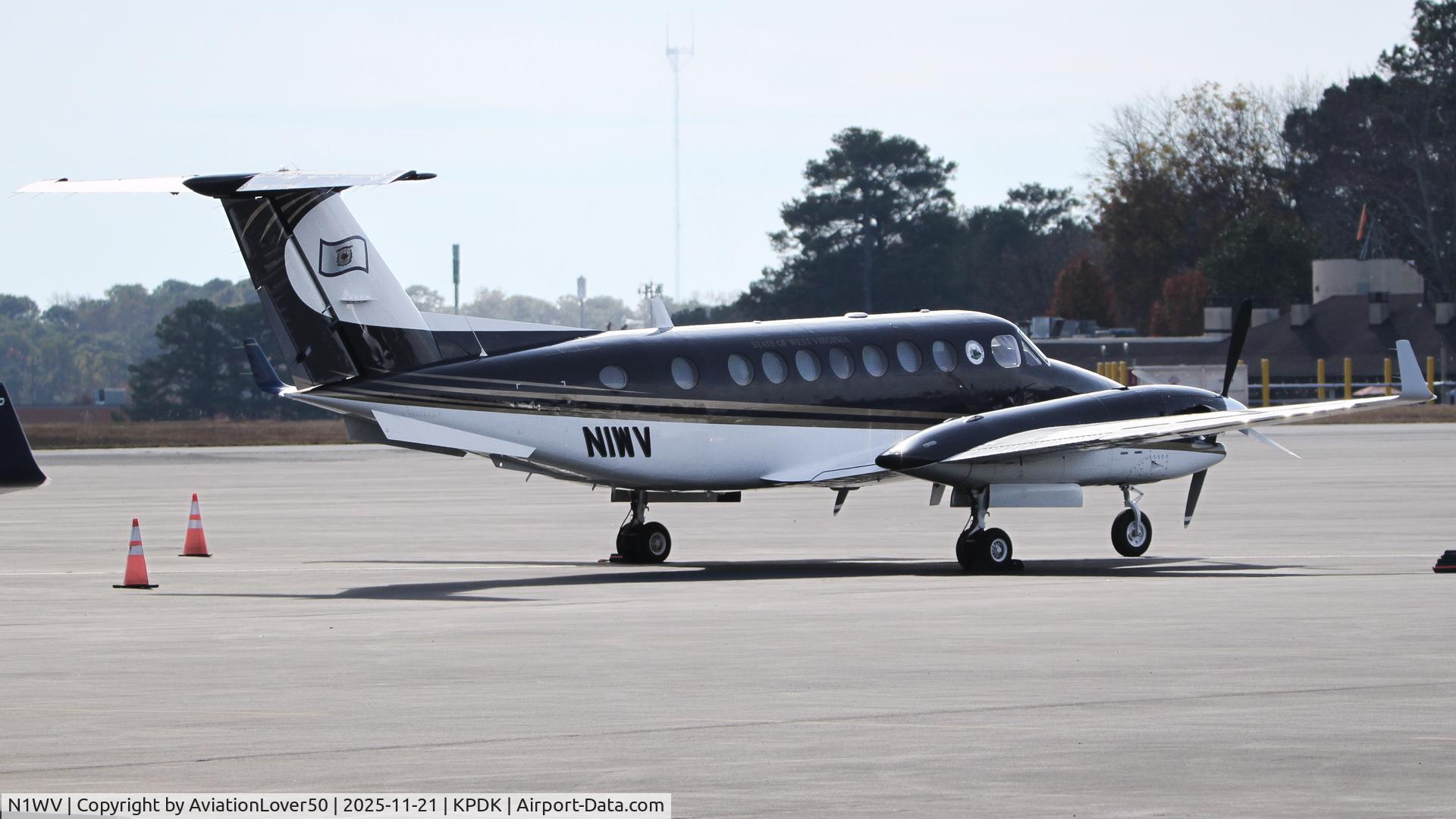 N1WV, 2007 Hawker Beechcraft 350 King Air (B300) C/N FL-527, State of W. Virginia King Air 350