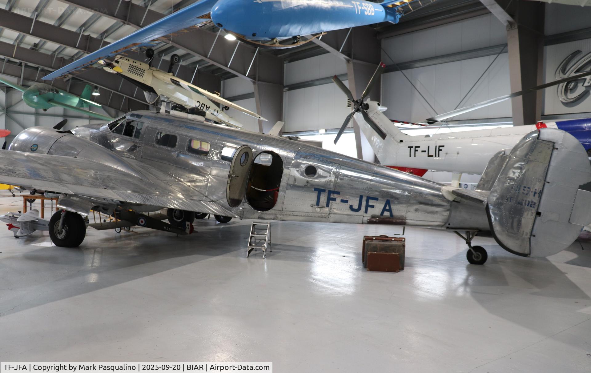 TF-JFA, 1952 Beech C-45H Expeditor Expeditor C/N AF-602, Beech C-45H