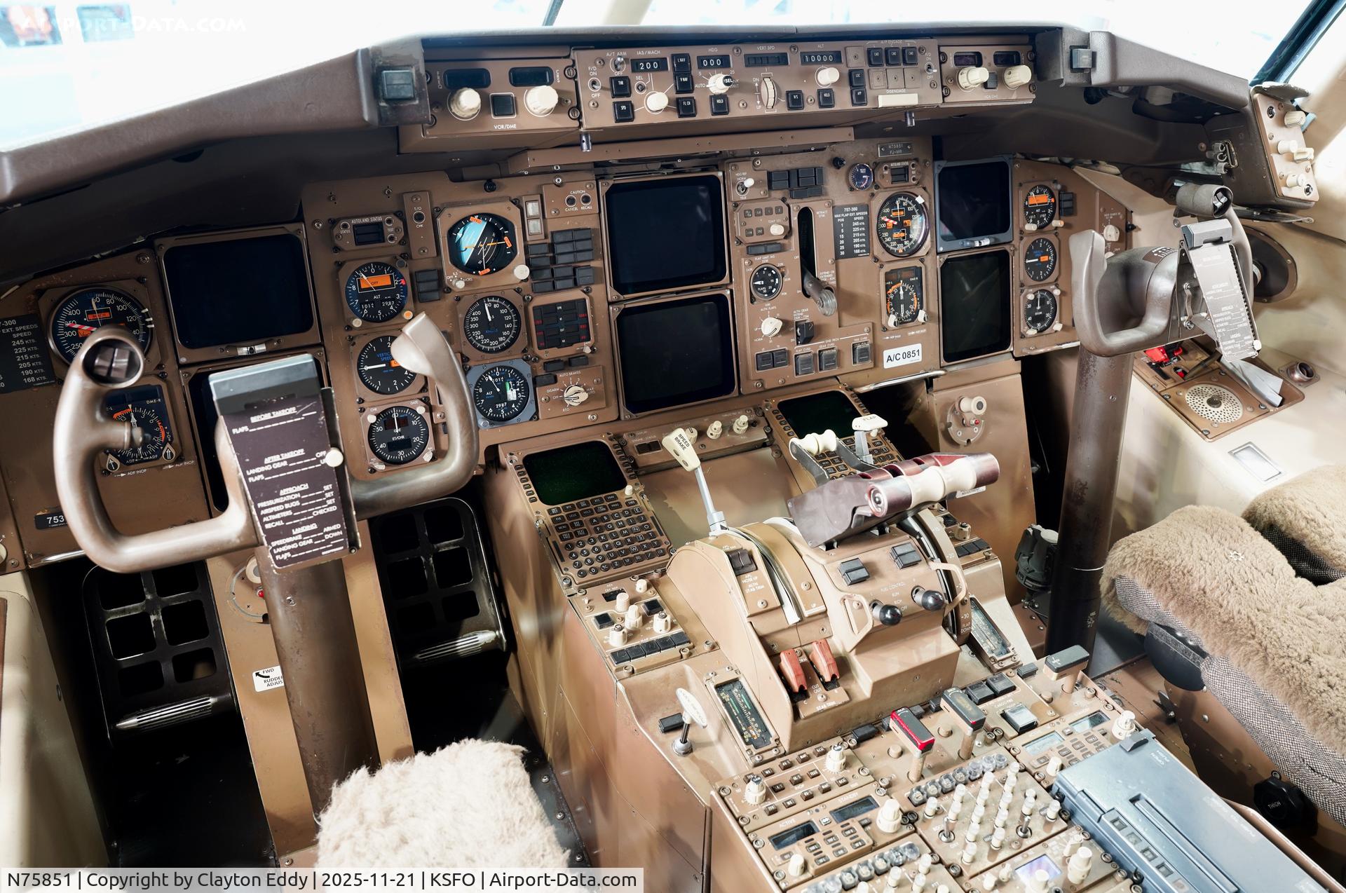 N75851, 2001 Boeing 757-324 C/N 32810, SFO 2025