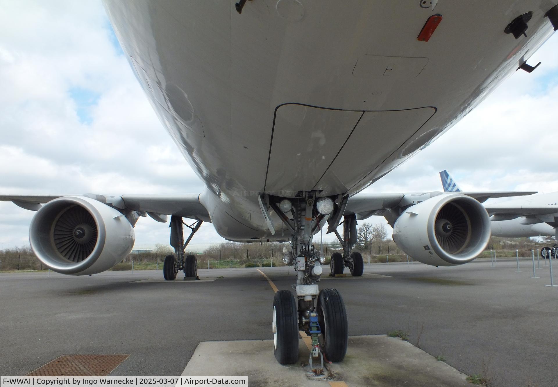 F-WWAI, 1987 Airbus A320-211 C/N 001, Airbus A320-211 (first prototype A320-111, later converted to -211) at the Aeroscopia, Blagnac (Toulouse)