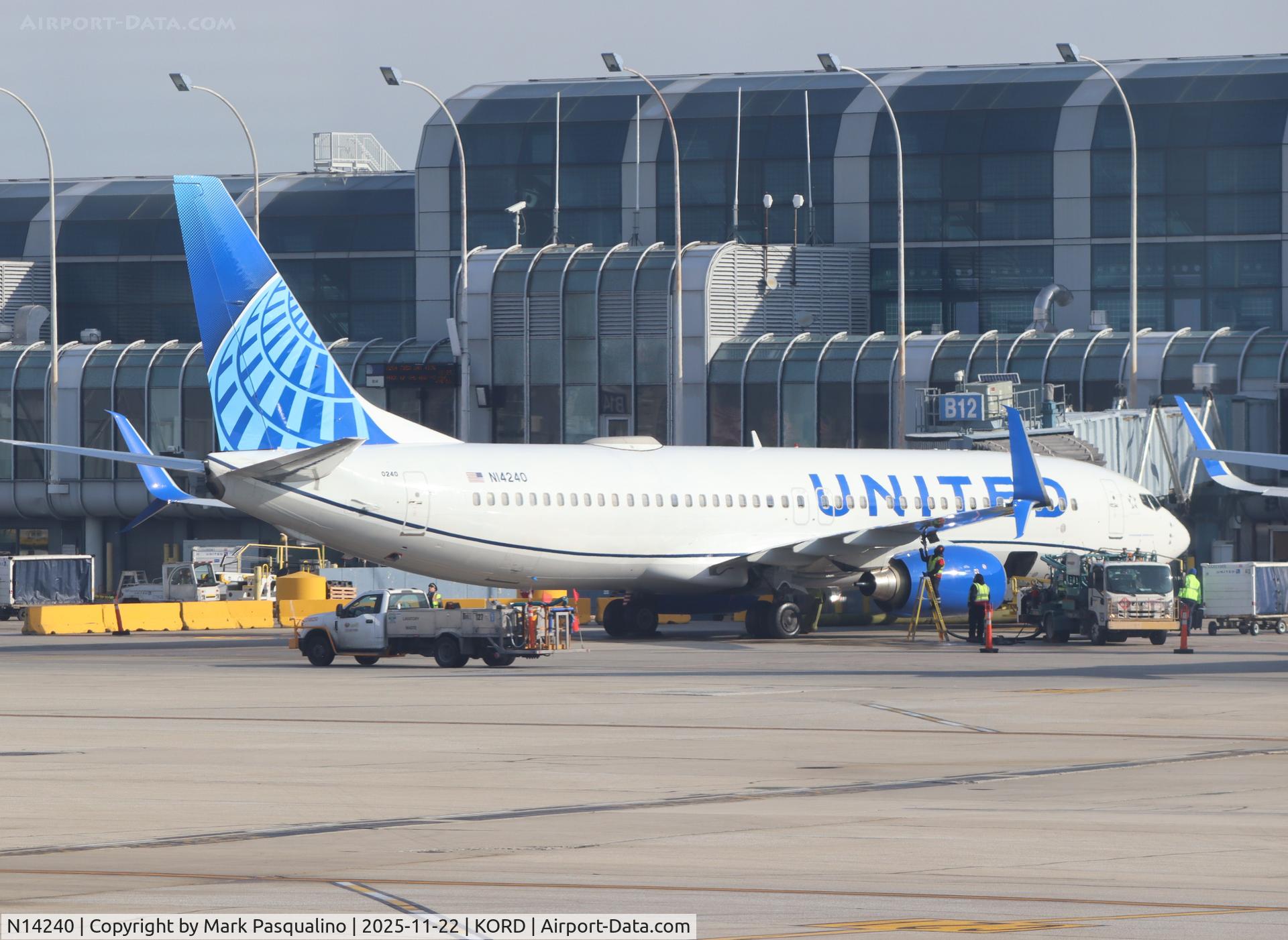 N14240, 1999 Boeing 737-824 C/N 28952, Boeing 737-824