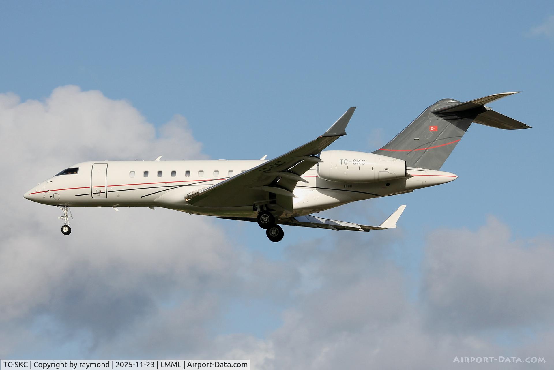 TC-SKC, 2013 Bombardier BD-700-1A11 Global 5000 C/N 9550, Bombardier BD-700-1A11 Global 5000 reg TC-SKC (Private) on final approach landing RW31 in Malta.