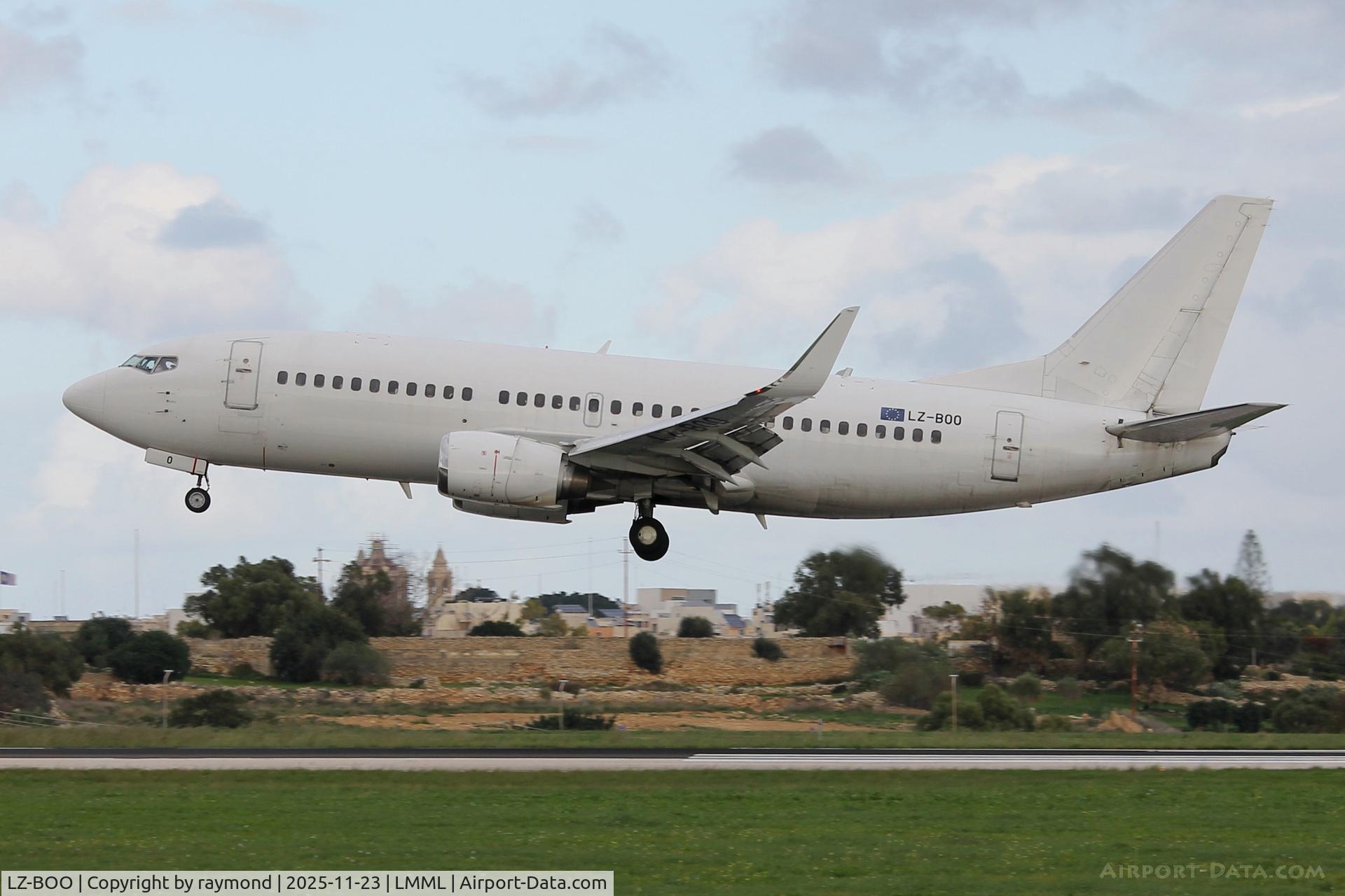 LZ-BOO, 1992 Boeing 737-341 C/N 26852/2273, Bul Air Boeing 737-341 reg LZ-BOO about to touch down on RW31 landing in Malta from Varna.
