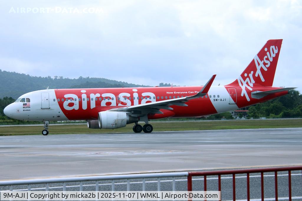 9M-AJI, 2014 Airbus A320-216 C/N 6075, Taxiing