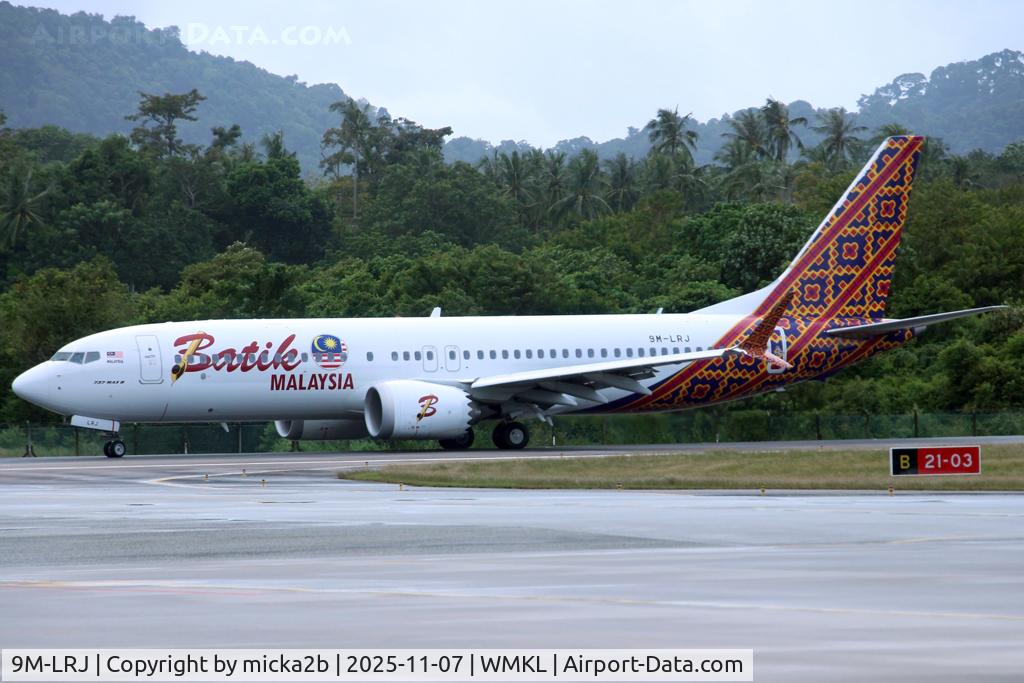 9M-LRJ, Boeing 737-8 MAX C/N 43018, Taxiing