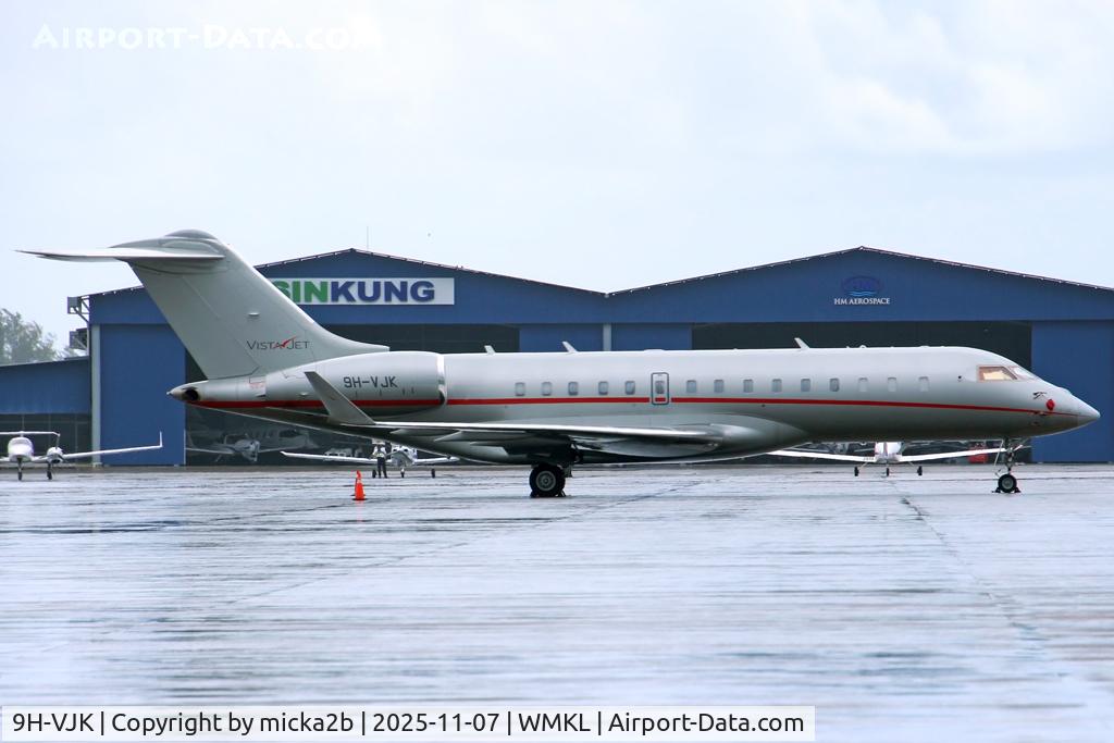 9H-VJK, 2014 Bombardier BD-700-1A10 Global 6000 C/N 9619, Parked