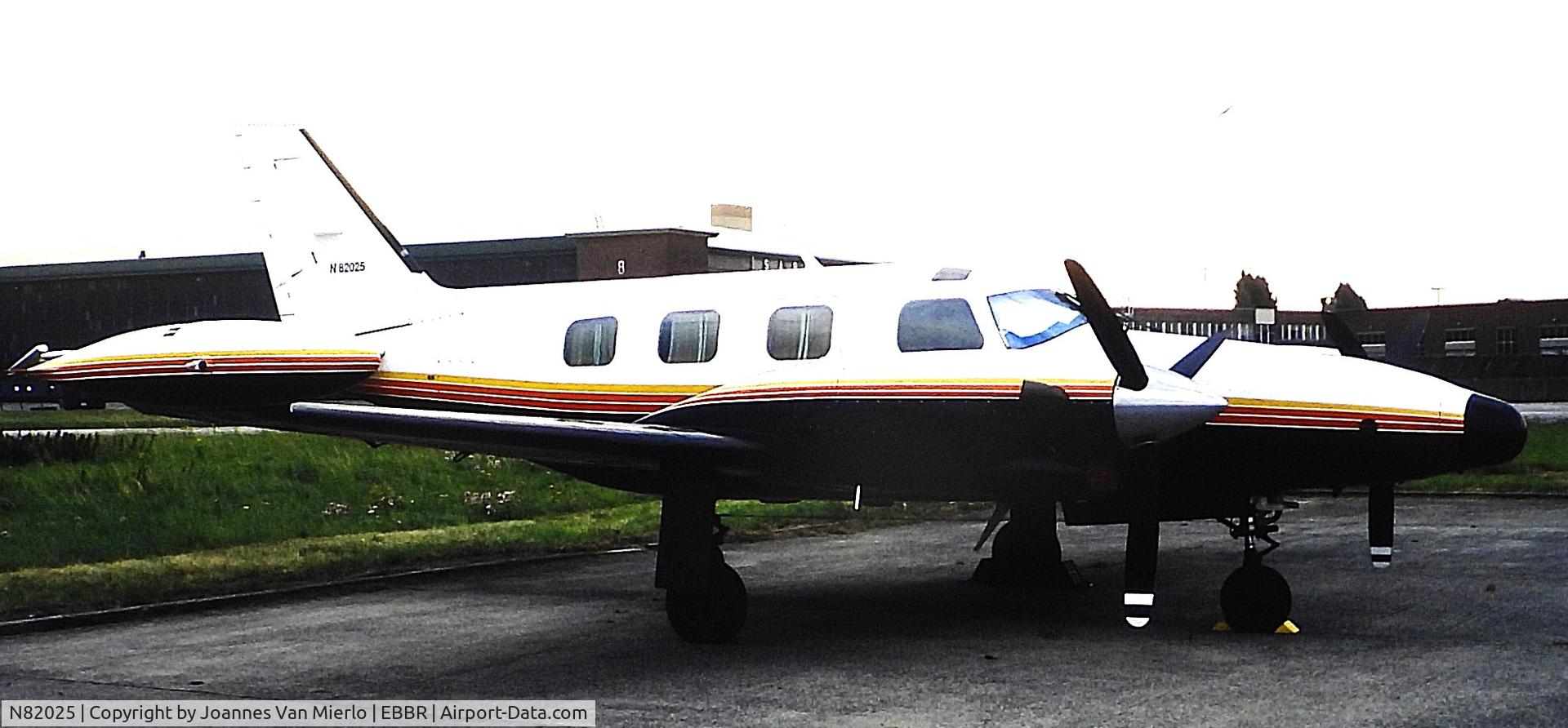 N82025, 1976 Piper PA-31T Cheyenne II C/N 31T-7620036, ex-slide