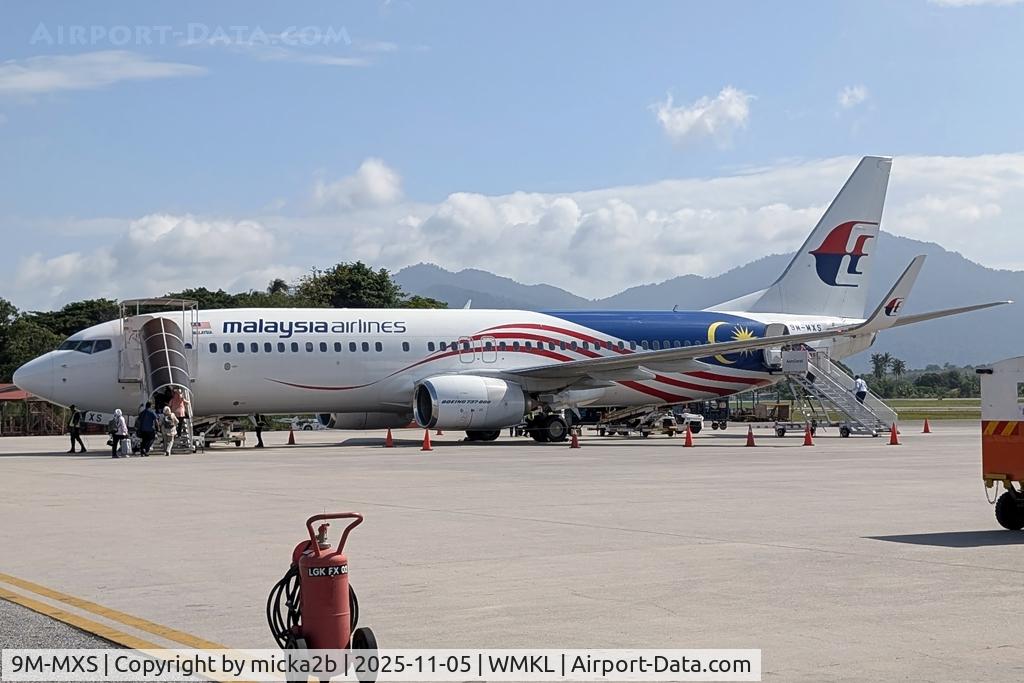 9M-MXS, 2014 Boeing 737-8H6 C/N 40156, Parked