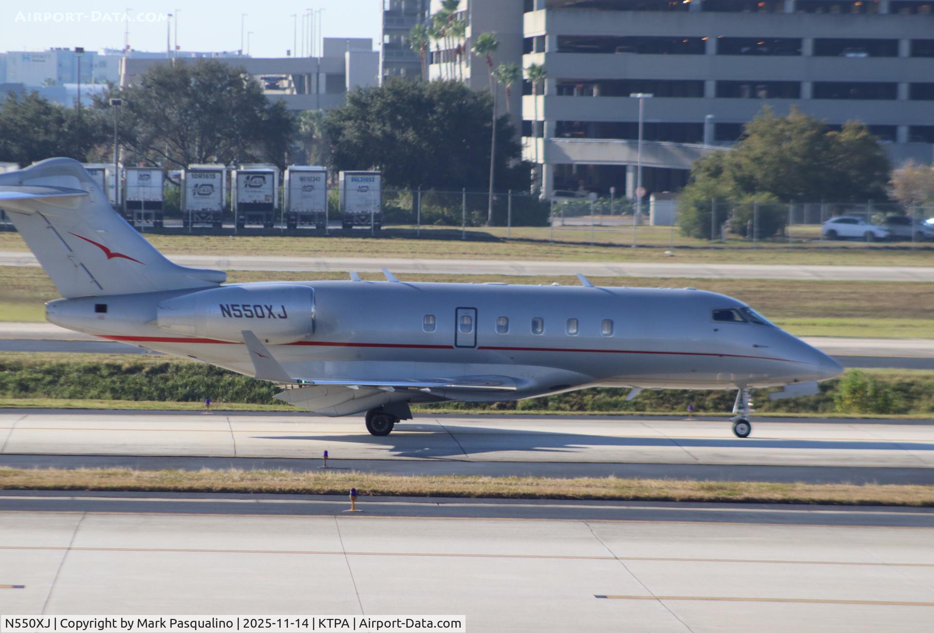 N550XJ, 2011 Bombardier Challenger 300 (BD-100-1A10) C/N 20323, Challenger 300