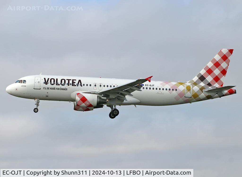 EC-OJT, 2012 Airbus A320-214 C/N 5112, Landing rwy 14R