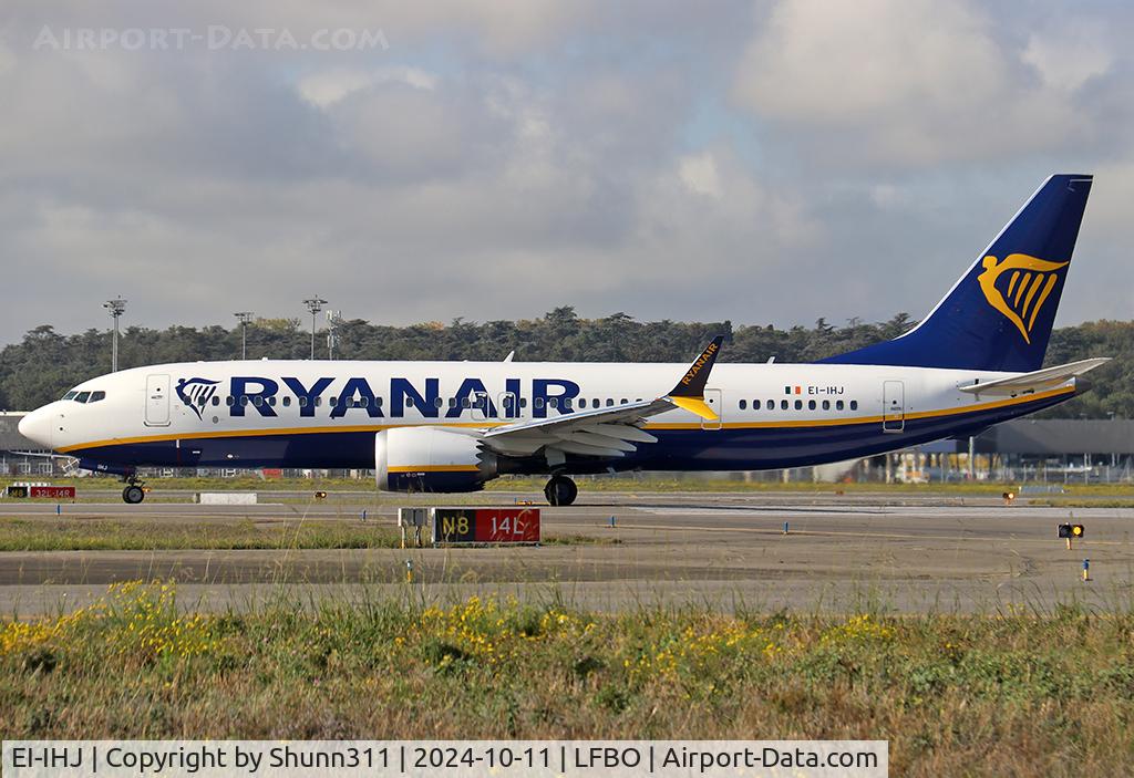 EI-IHJ, 2023 Boeing 737-8MAX 200 C/N 67083, Ready for take off rwy 14L