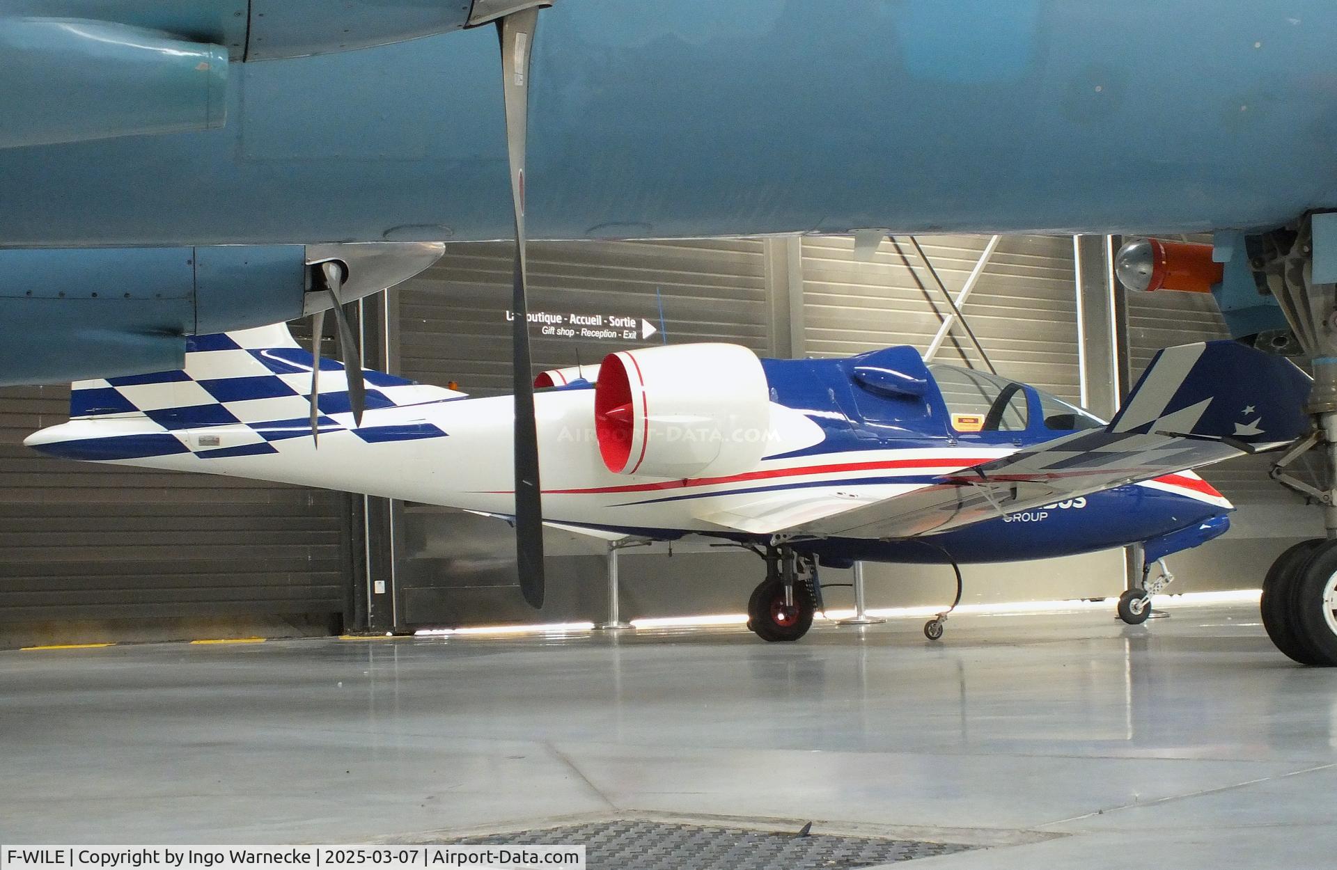 F-WILE, 2014 Airbus E-Fan C/N 001, Airbus E-Fan Hybrid single seater (with 2 electric motors) at the Aeroscopia, Blagnac (Toulouse)