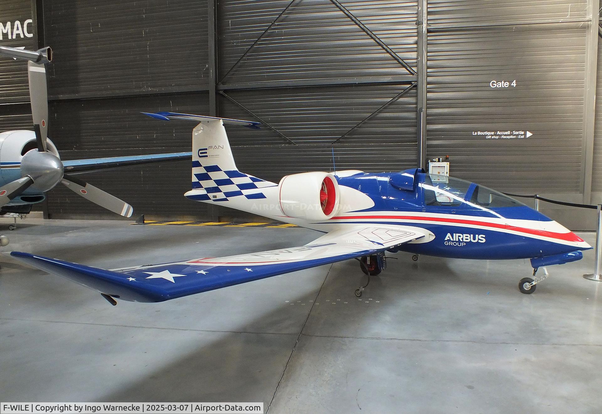 F-WILE, 2014 Airbus E-Fan C/N 001, Airbus E-Fan Hybrid single seater (with 2 electric motors) at the Aeroscopia, Blagnac (Toulouse)