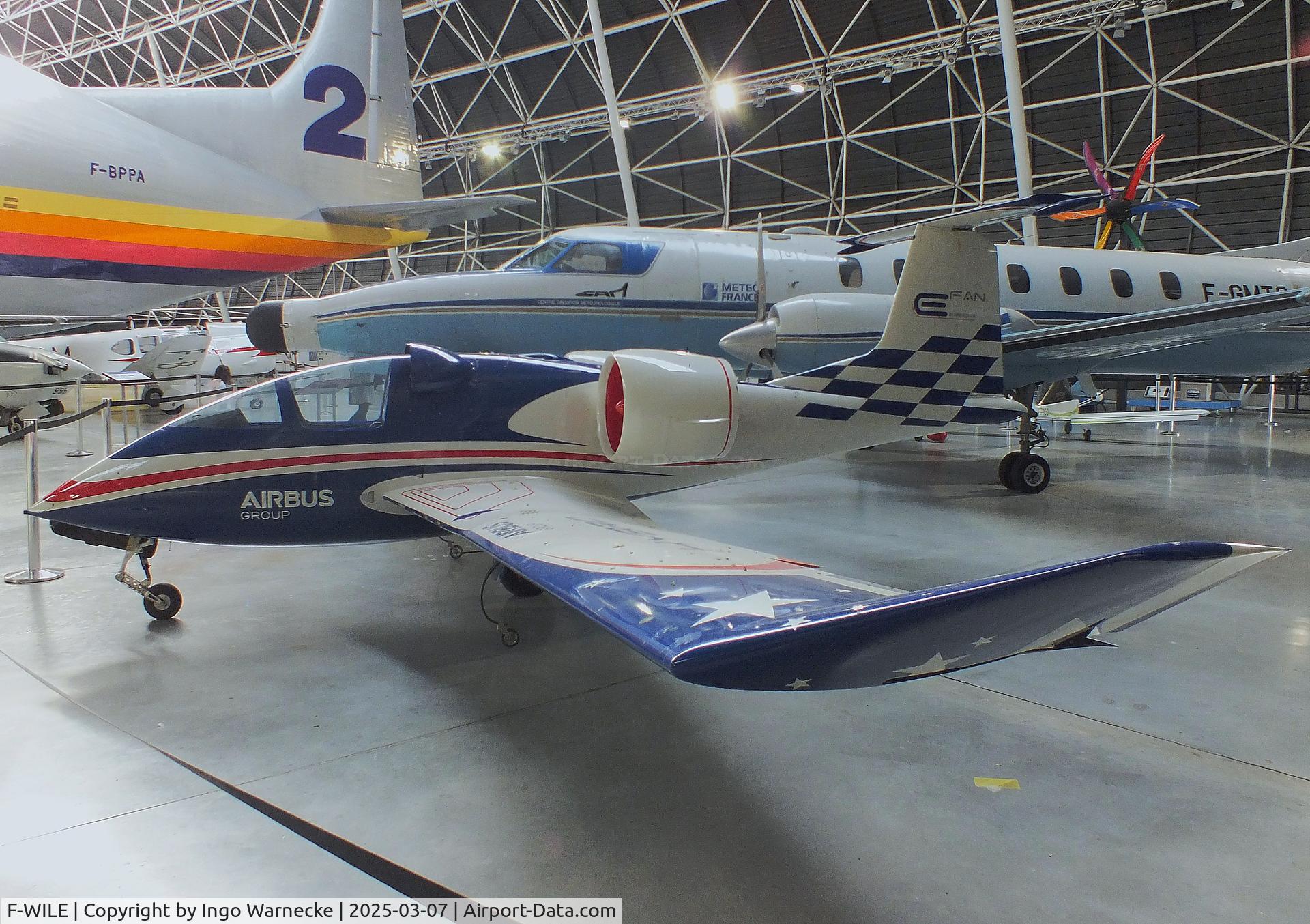 F-WILE, 2014 Airbus E-Fan C/N 001, Airbus E-Fan Hybrid single seater (with 2 electric motors) at the Aeroscopia, Blagnac (Toulouse)