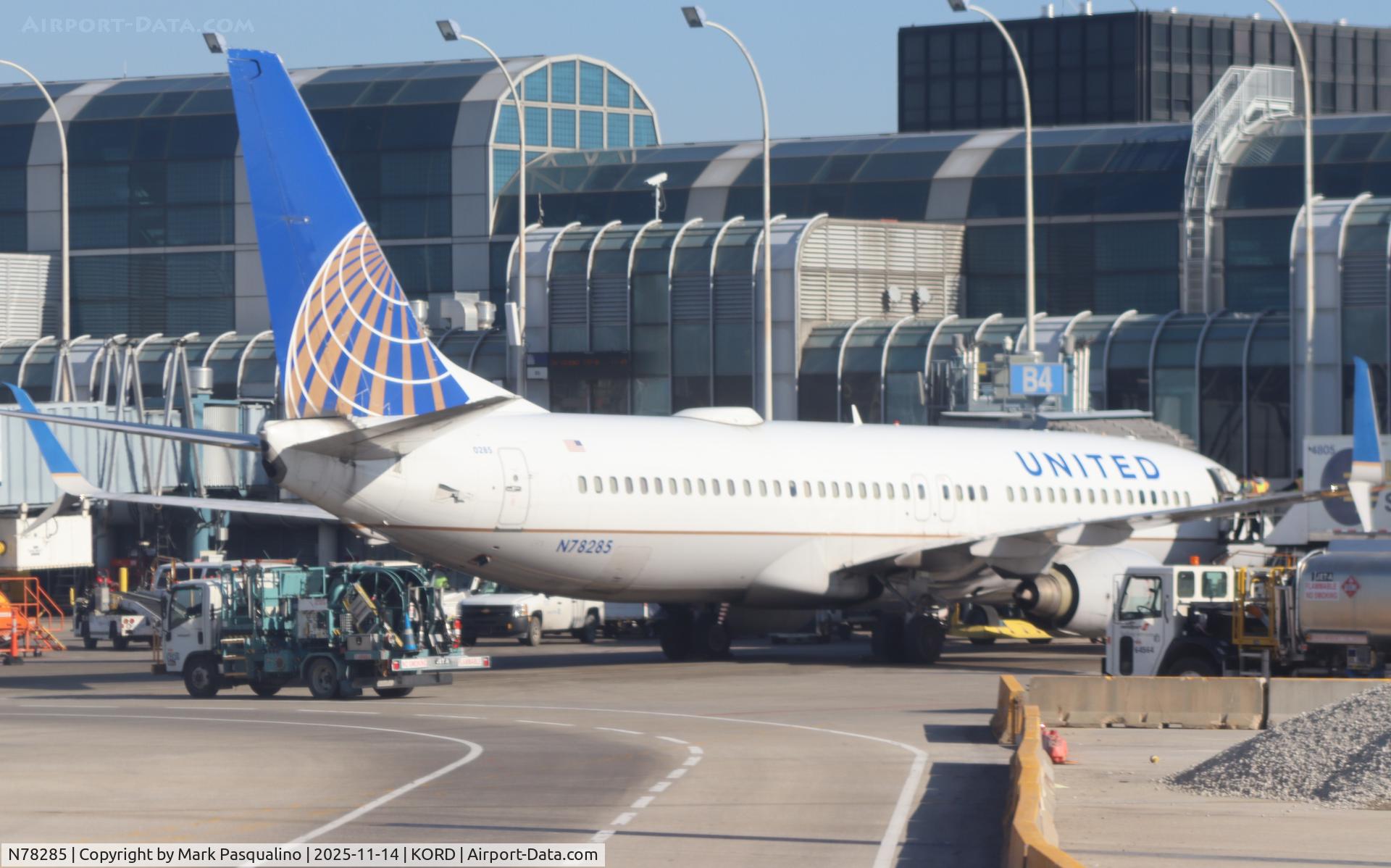 N78285, 2004 Boeing 737-824 C/N 33452, Boeing 737-824