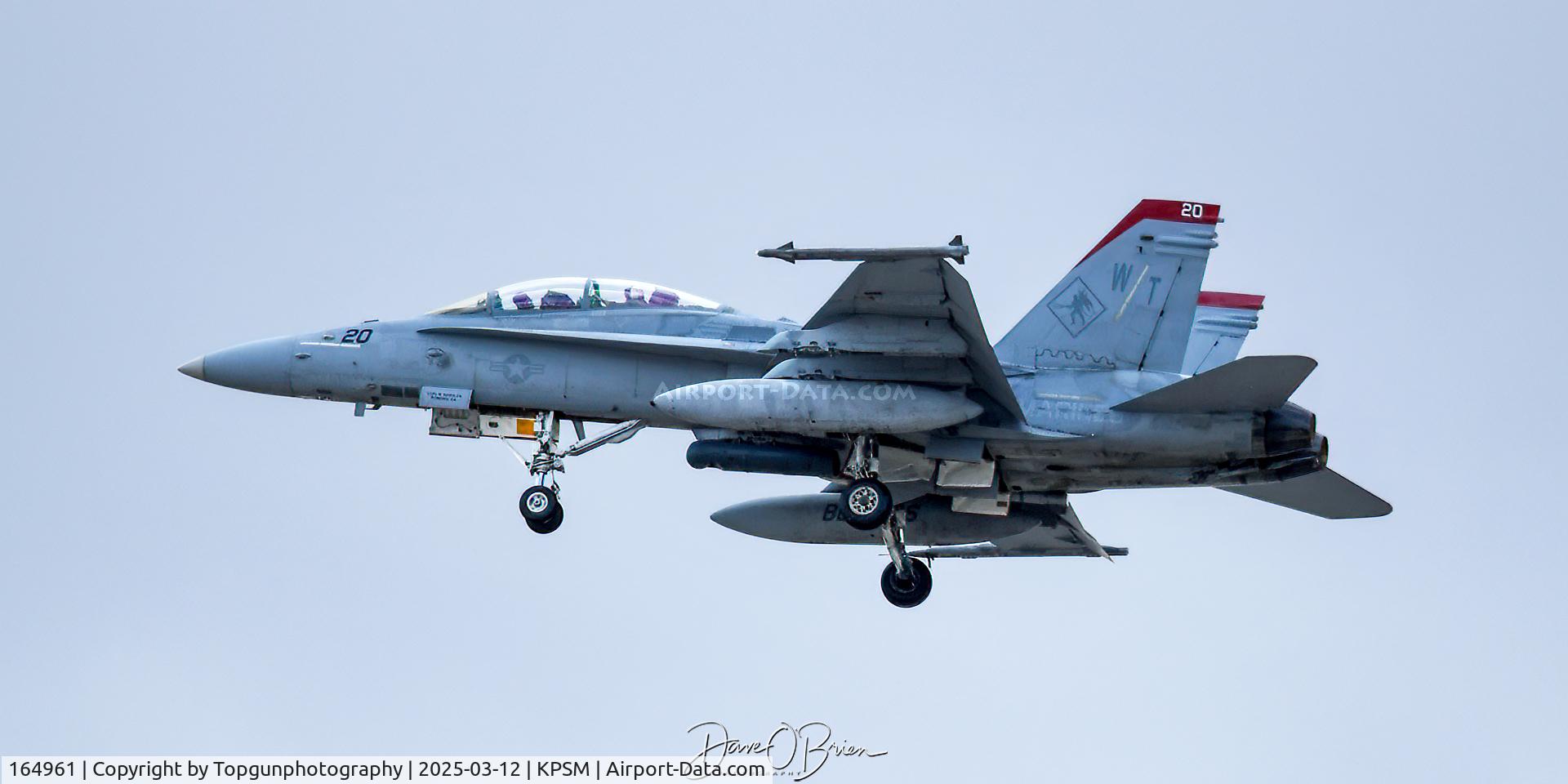 164961, McDonnell Douglas F/A-18D Hornet C/N 1261/D136, DEVIL41 on short final
