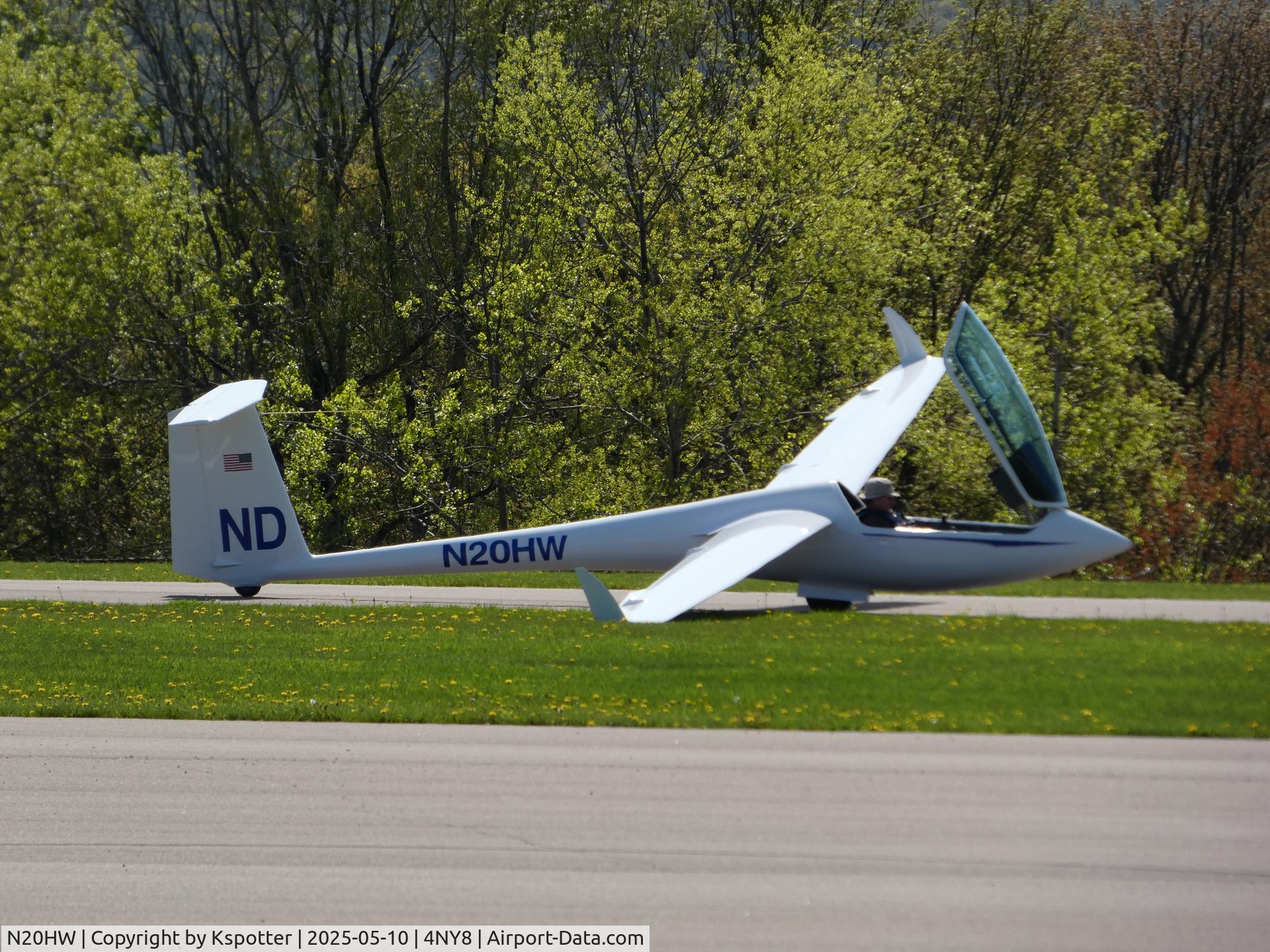 N20HW, Schleicher ASW-20C C/N 20629, Canopy reminds me of an F-35