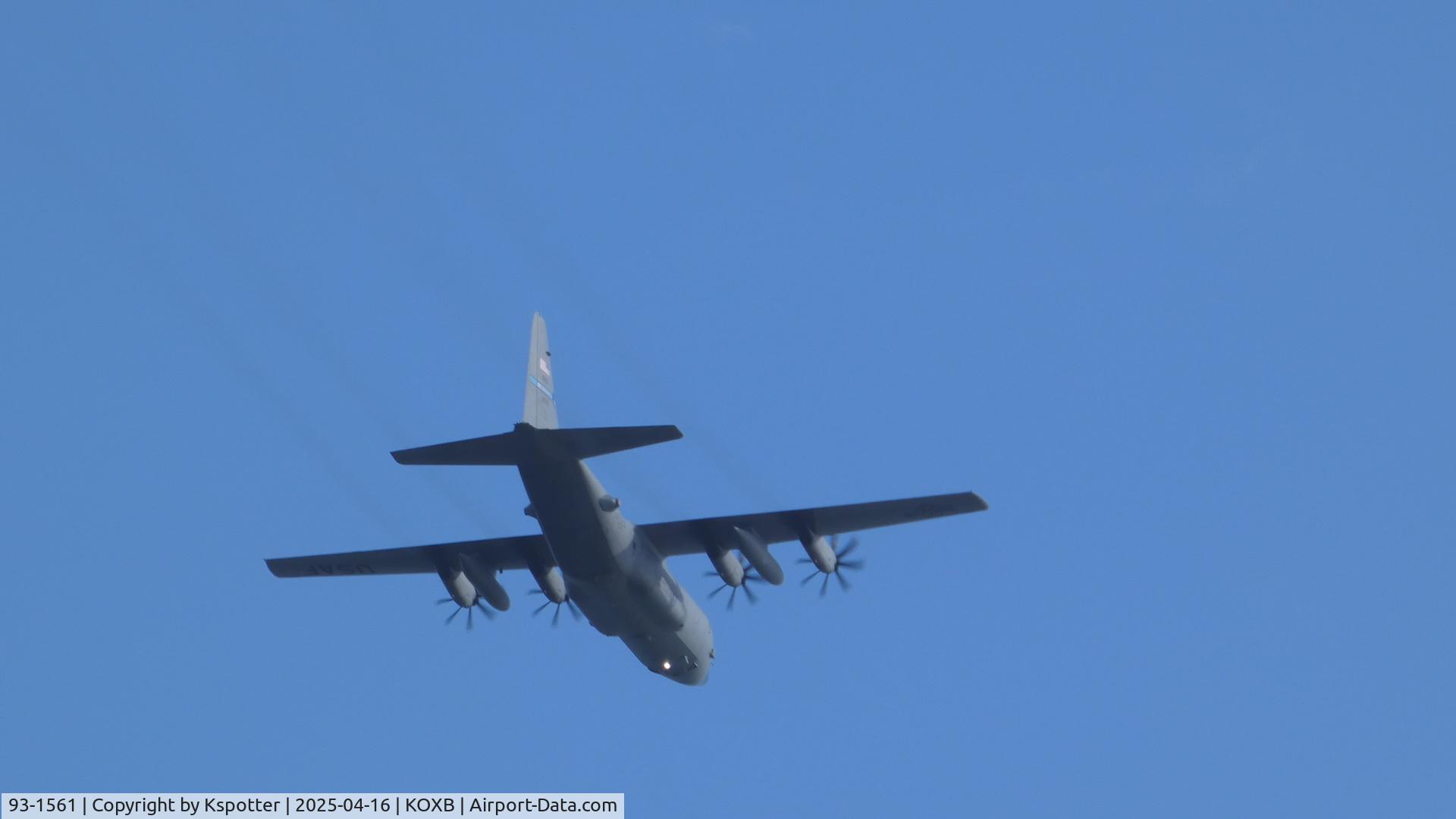 93-1561, 1993 Lockheed C-130H-3 Hercules C/N 382-5365, Surprise fly by at a very low altitude