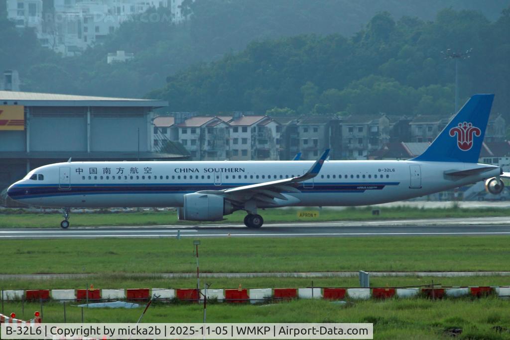 B-32L6, 2025 Airbus A321-251NX C/N 12450, Taxiing