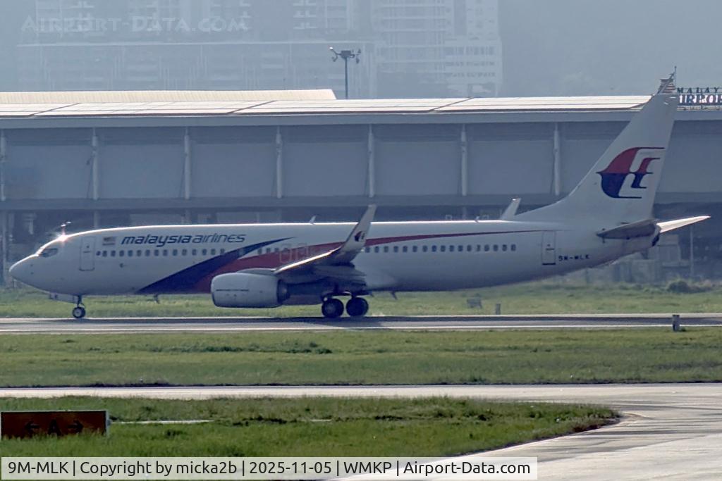 9M-MLK, 2011 Boeing 737-8FZ C/N 39321, Taxiing