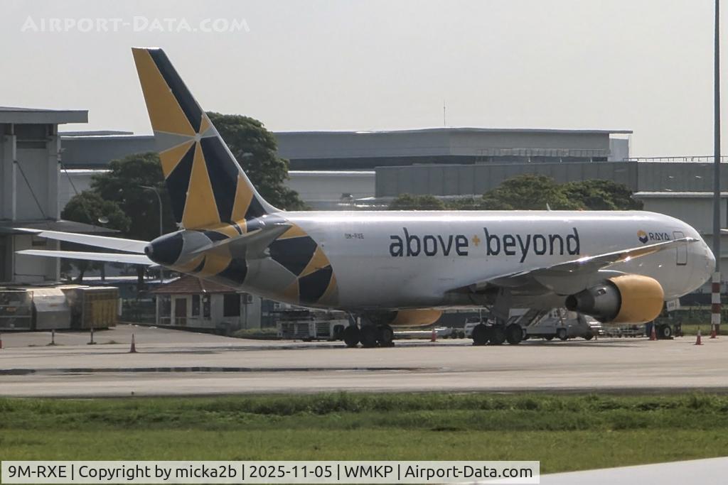 9M-RXE, 1982 Boeing 767-232 C/N 22218, Parked