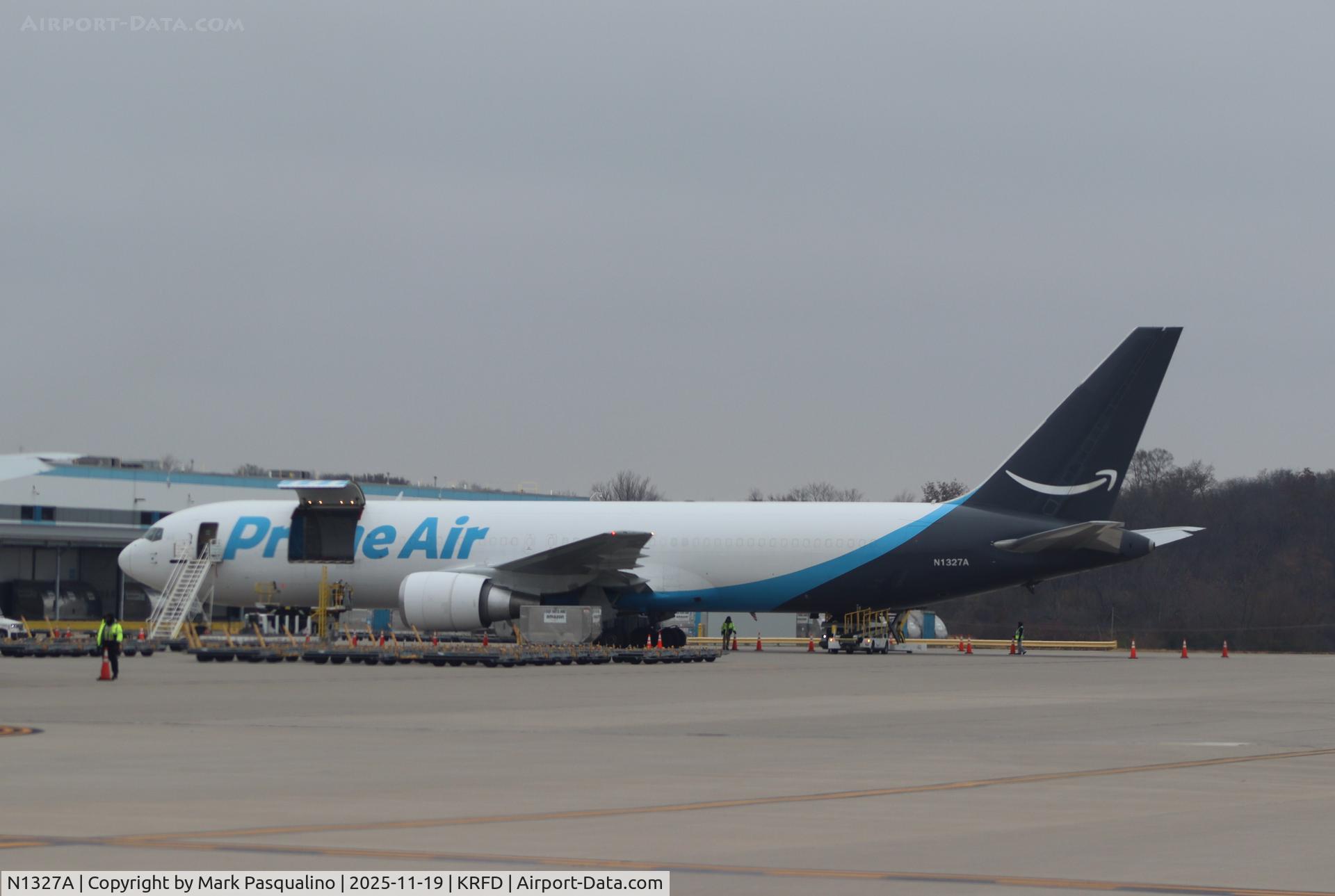 N1327A, 1996 Boeing 767-37D/ER C/N 26328, Boeing 767-37D/ER