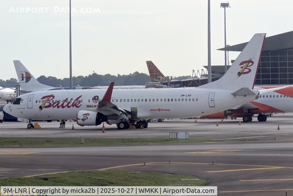 9M-LNR, 2015 Boeing 737-8GP C/N 39863, Parked