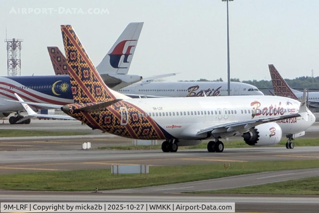 9M-LRF, 2017 Boeing 737-8 MAX C/N 42994, Taxiing