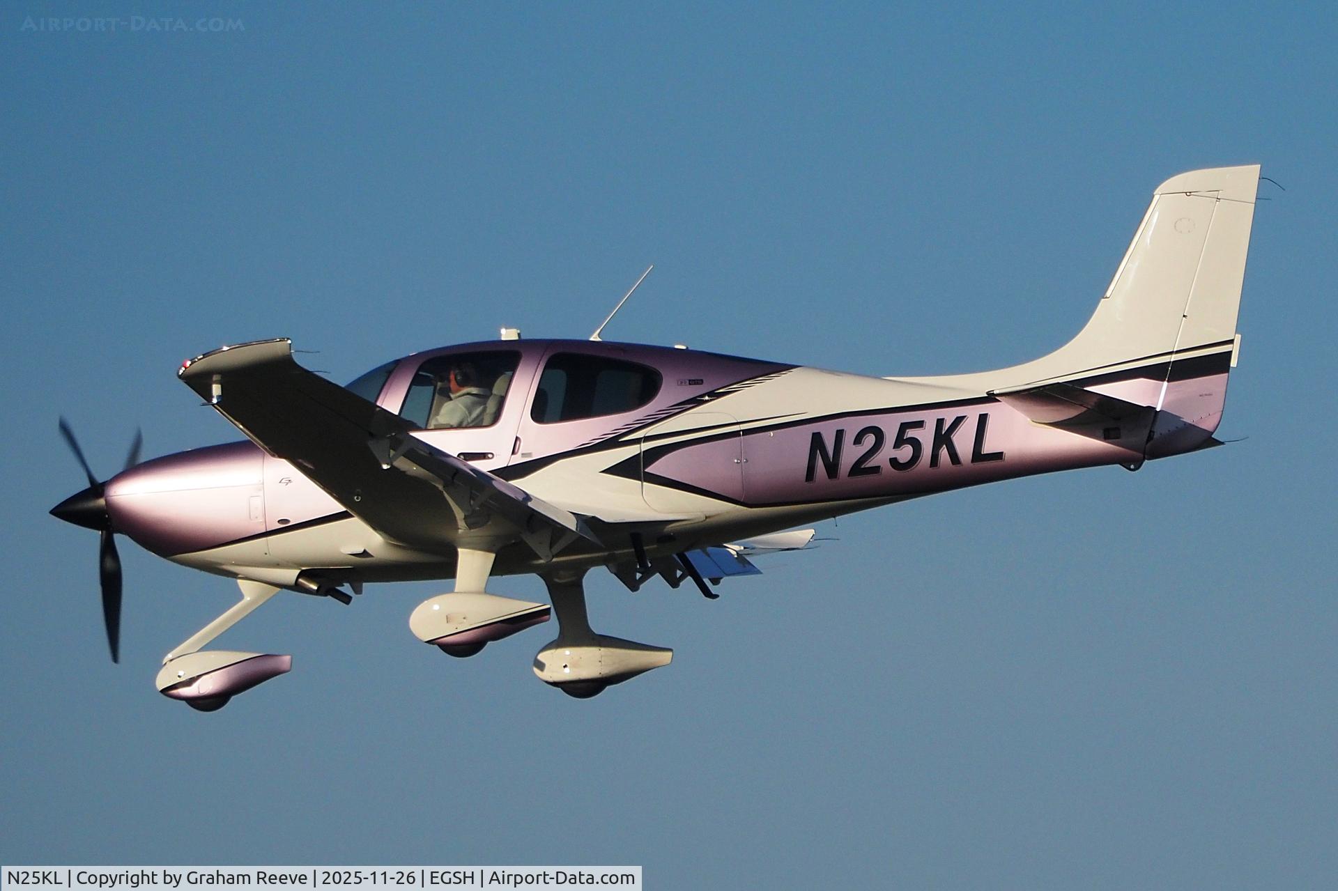 N25KL, 2025 Cirrus Design Corp SR22 C/N 10833, Landing at Norwich.