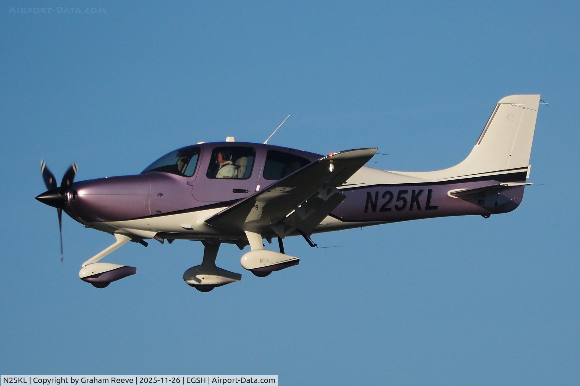 N25KL, 2025 Cirrus Design Corp SR22 C/N 10833, Landing at Norwich.