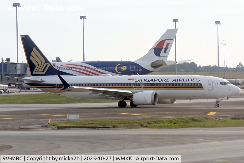 9V-MBC, 2017 Boeing 737 MAX 8 C/N 44244, Taxiing