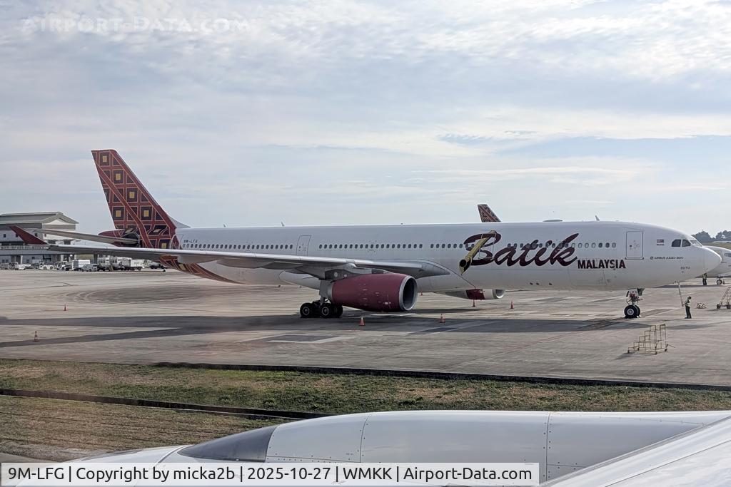 9M-LFG, 2017 Airbus 330-343E C/N 1828, Parked