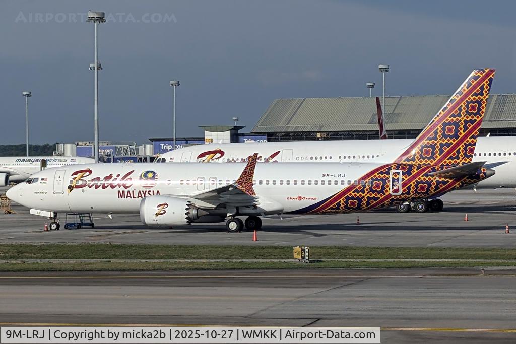 9M-LRJ, Boeing 737-8 MAX C/N 43018, Parked