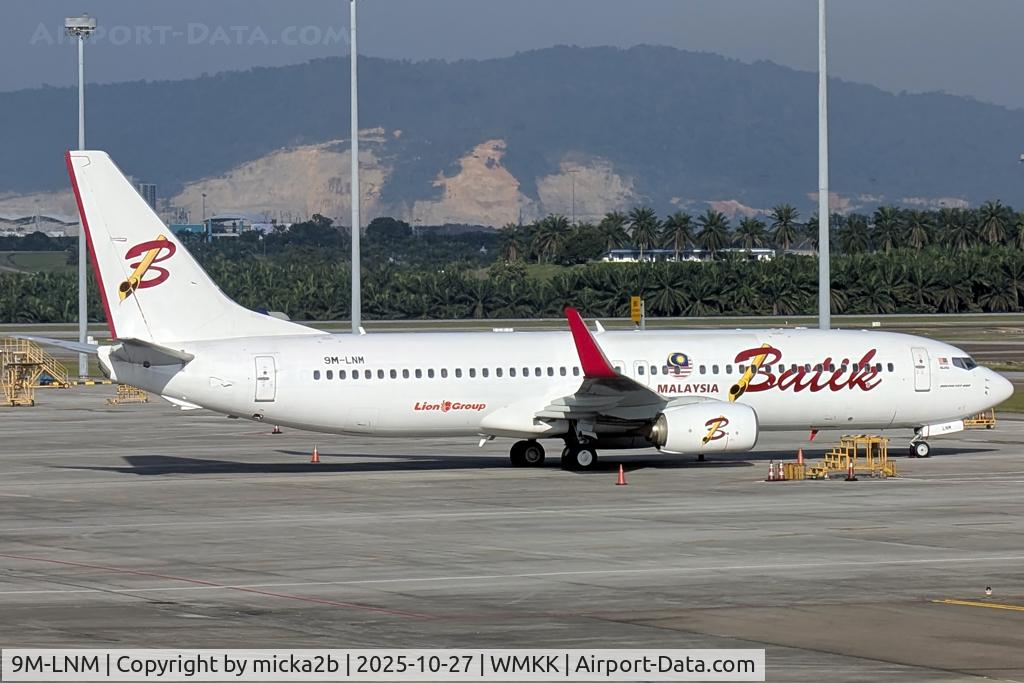9M-LNM, 2014 Boeing 737-8GP C/N 39826, Parked