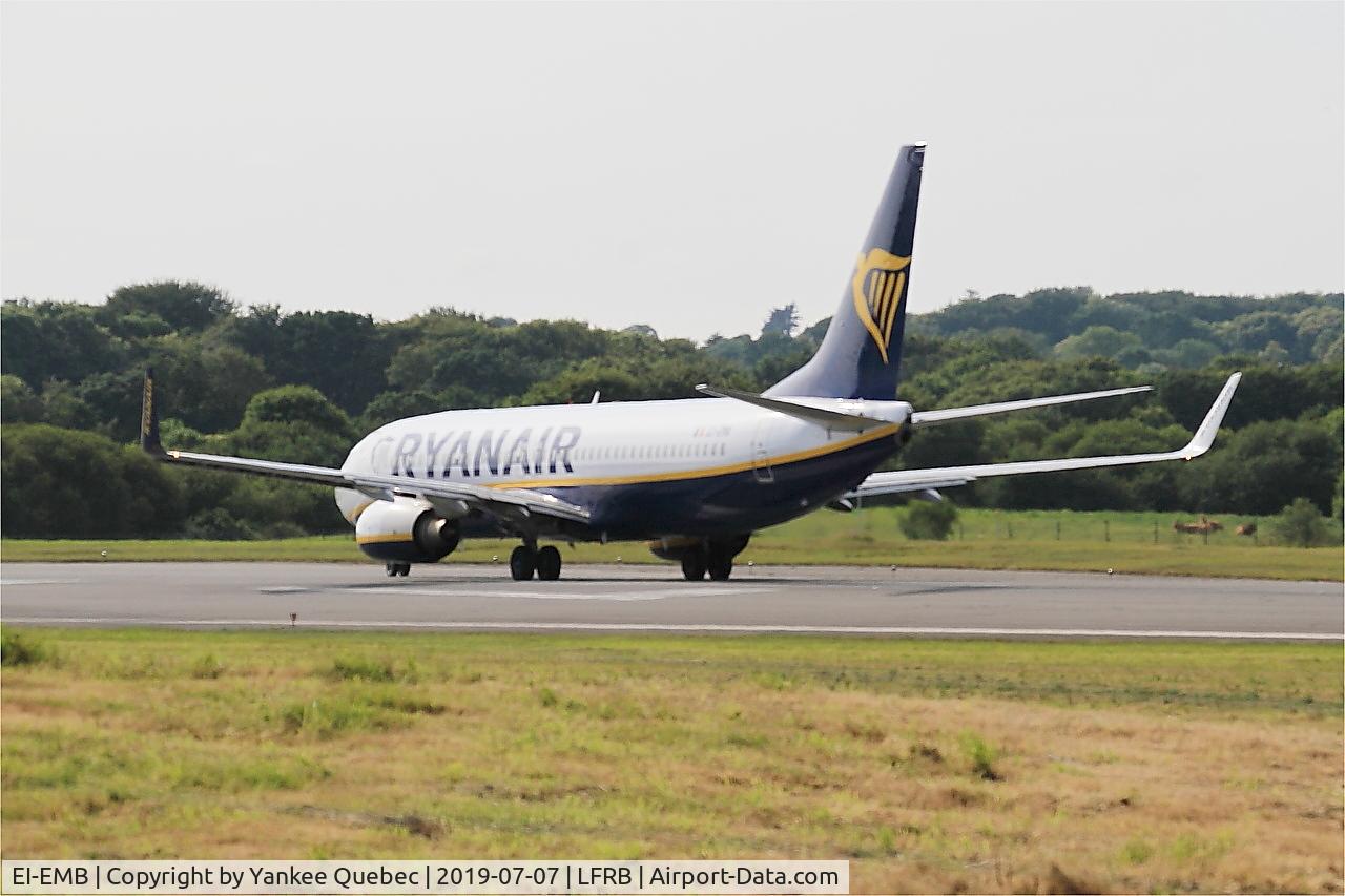 EI-EMB, 2010 Boeing 737-8AS C/N 38511, Taxiing rwy 07R, Brest-Bretagne airport (LFRB-BES)