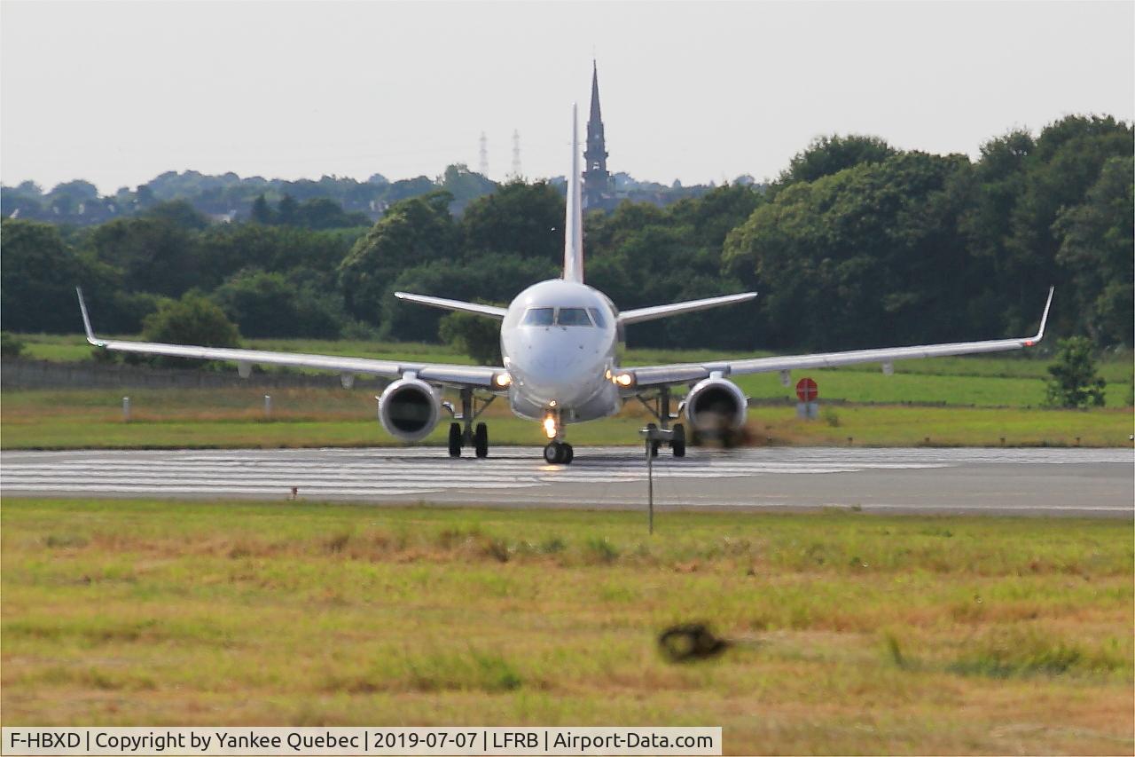 F-HBXD, 2009 Embraer 170ST (ERJ-170-100ST) C/N 17000281, Lining up rwy 07R, Brest-Bretagne airport (LFRB-BES)