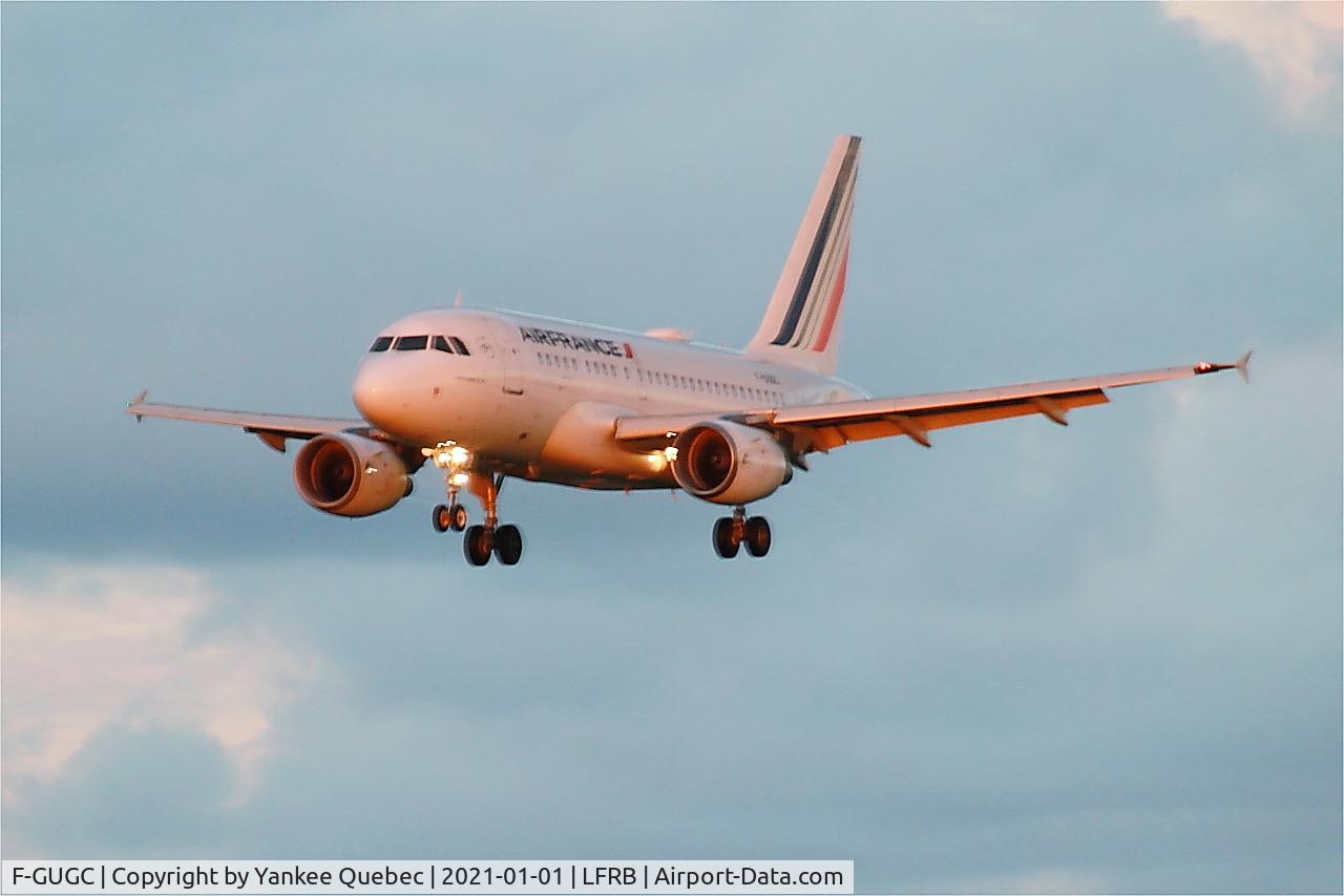 F-GUGC, 2002 Airbus A318-111 C/N 2071, Short approach rwy 25L, Brest-Bretagne airport (LFRB-BES)